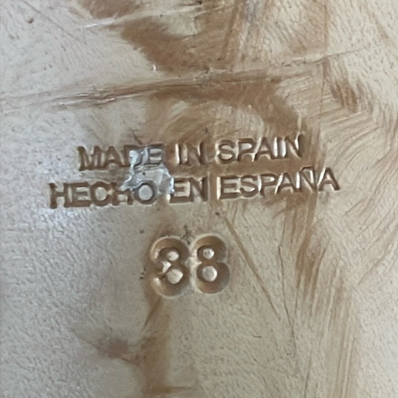 Women’s size 38 Spanish leather Miista- London Cream 2.5” Shoes - Imperfect - Picture 10 of 16